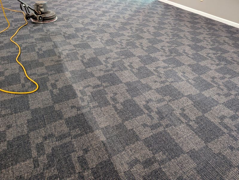 Carpet tile cleaning with a floor machine